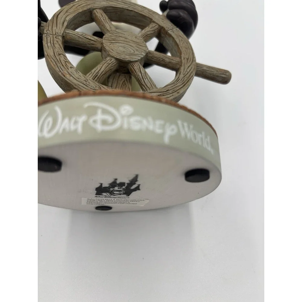 mickey mouse steamboat pilot enchanted‎